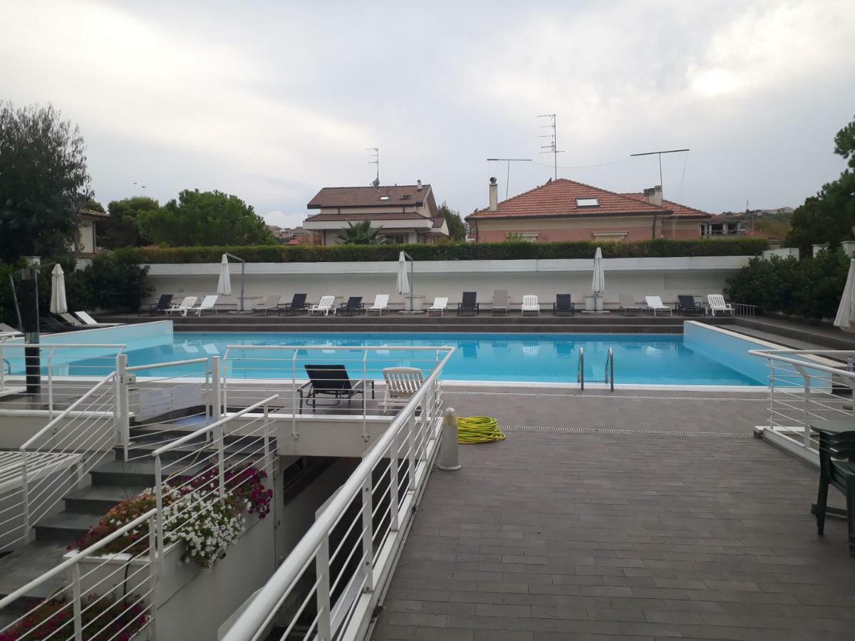 Fronte Mare-Centrale-Riviera Palace-Giulianova-Apartment-Affitti Solo Da Sabato A Sabato Exterior foto